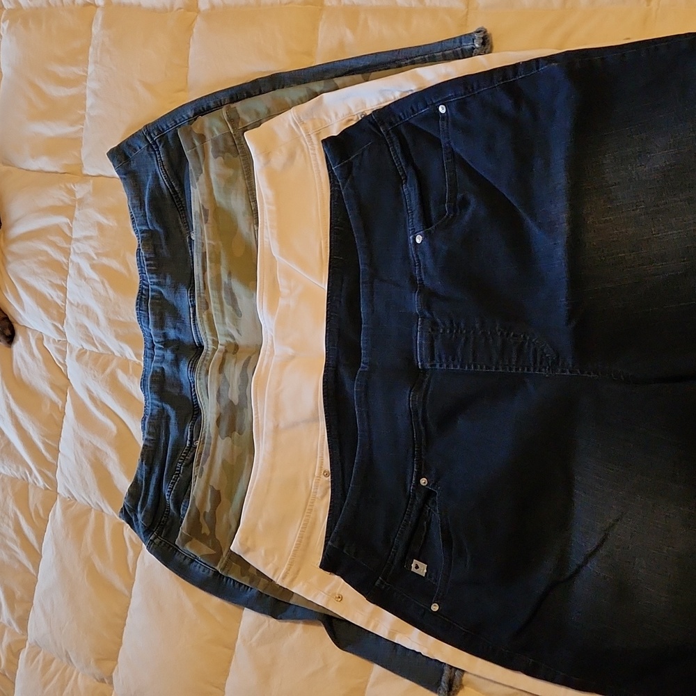 4 pairs Triplelux 8 inch Belle Shorts